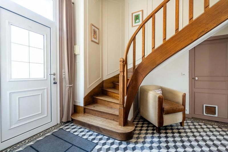 Maison - 201 m² - 6 pièces