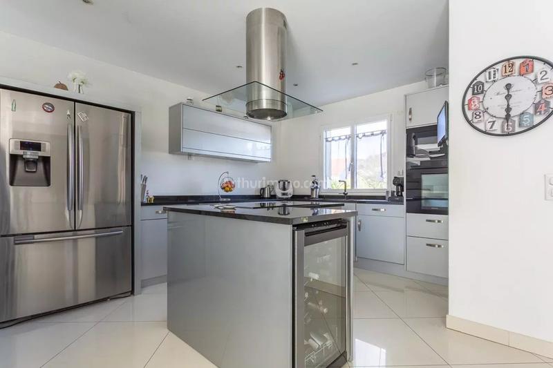 Maison - 226 m² - 10 pièces