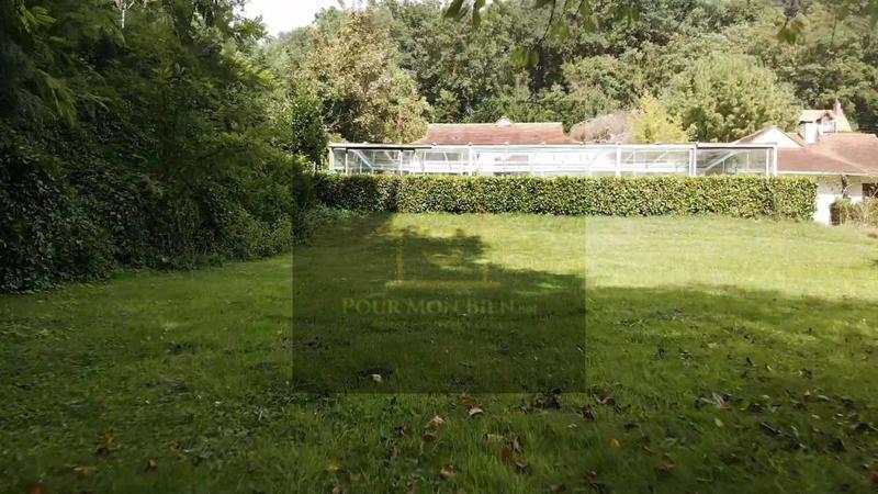 Propriété - 227 m² - 8 pièces