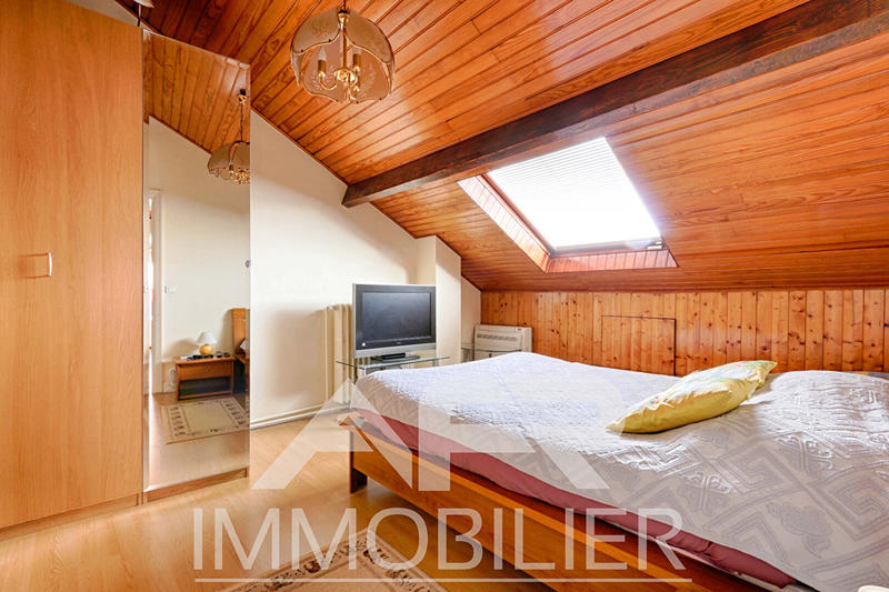 Maison - 300 m² - 8 pièces