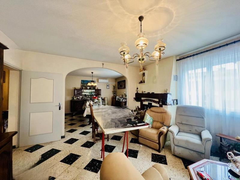 Maison - 345 m² - 10 pièces