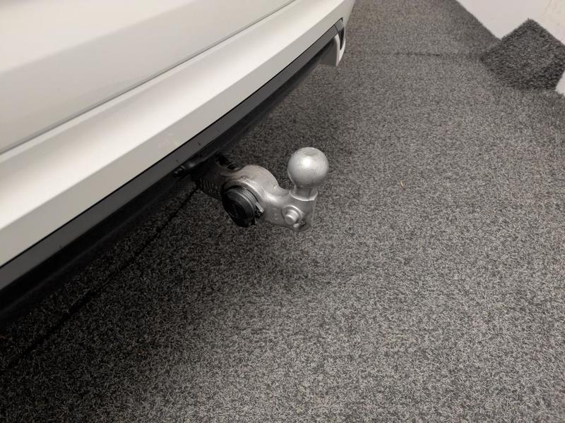 Volvo Xc60 B4 197 Ch R Design Bva Harman Kardon Attelage Toit Ouvrant