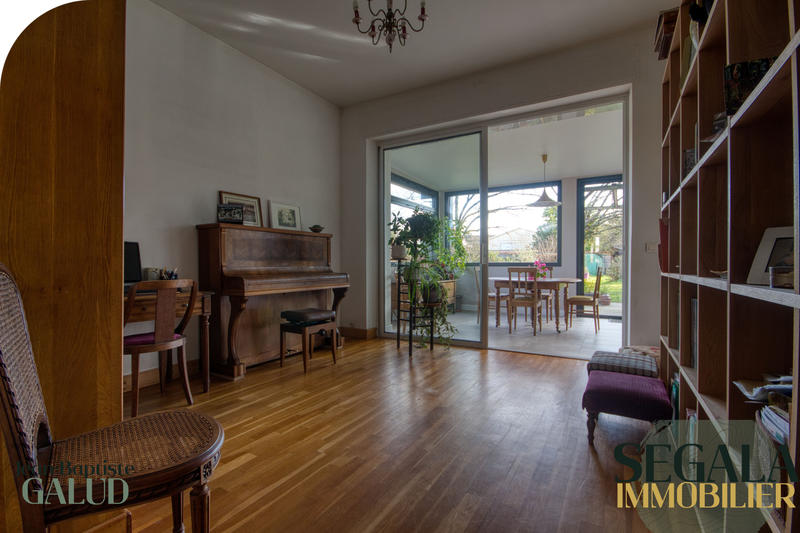 Maison - 210 m² - 6 pièces