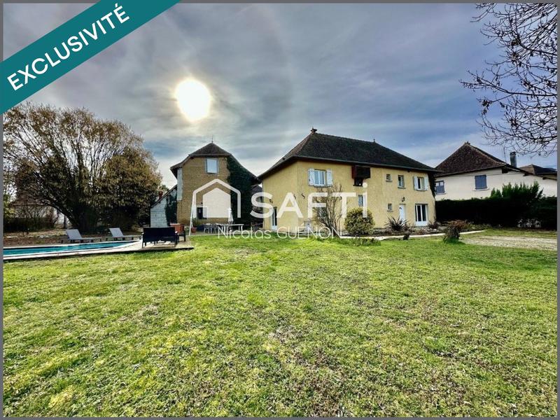 Maison - 235 m² - 8 pièces