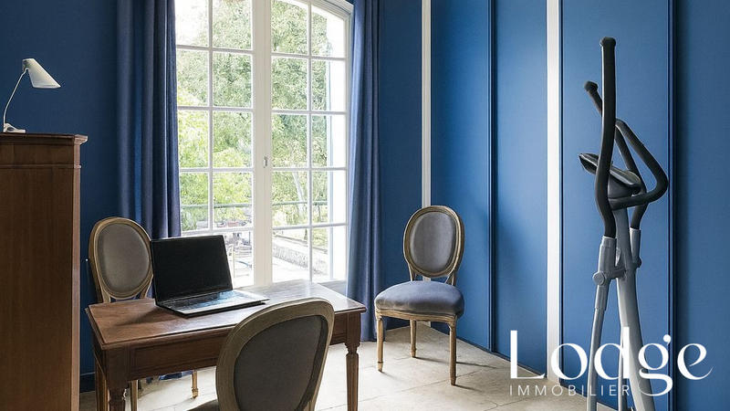 Maison - 300 m² - 15 pièces