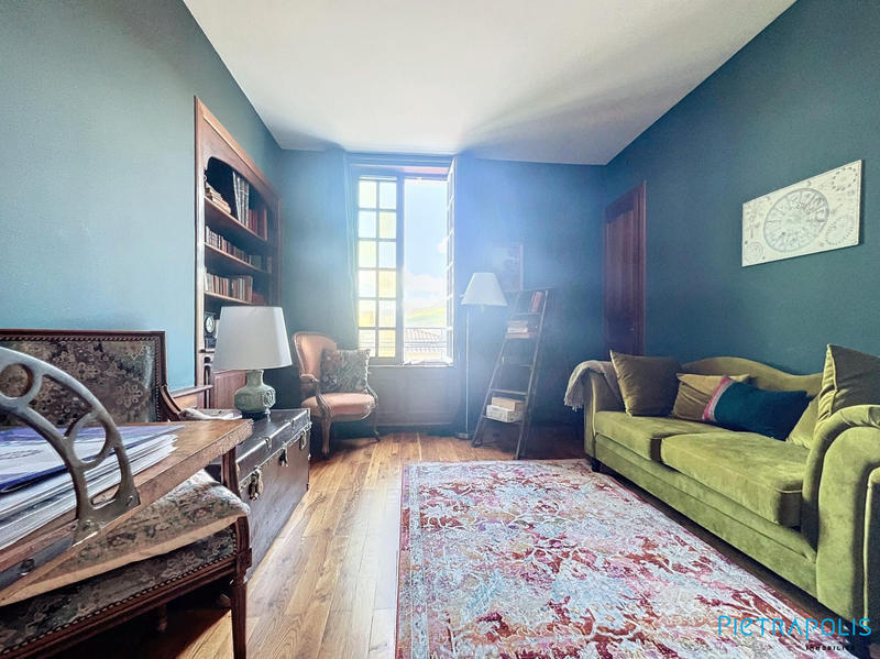 Maison - 300 m² - 8 pièces