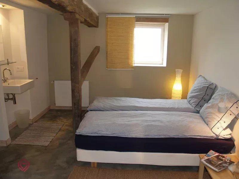 Demeure - 252 m² - 8 pièces