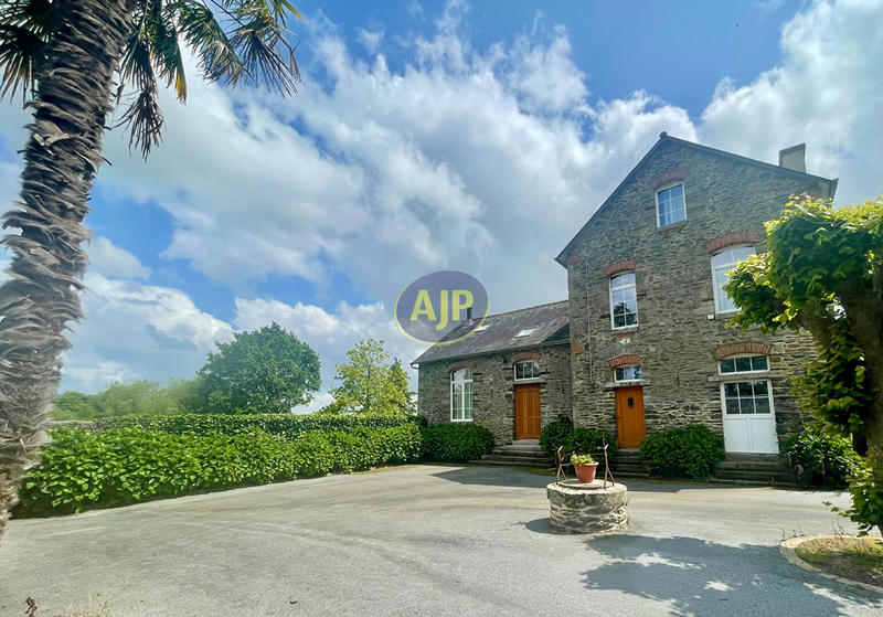 Maison - 180 m² - 9 pièces