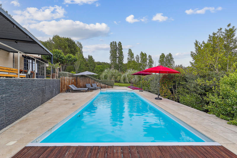 Propriété - 300 m² - 8 pièces