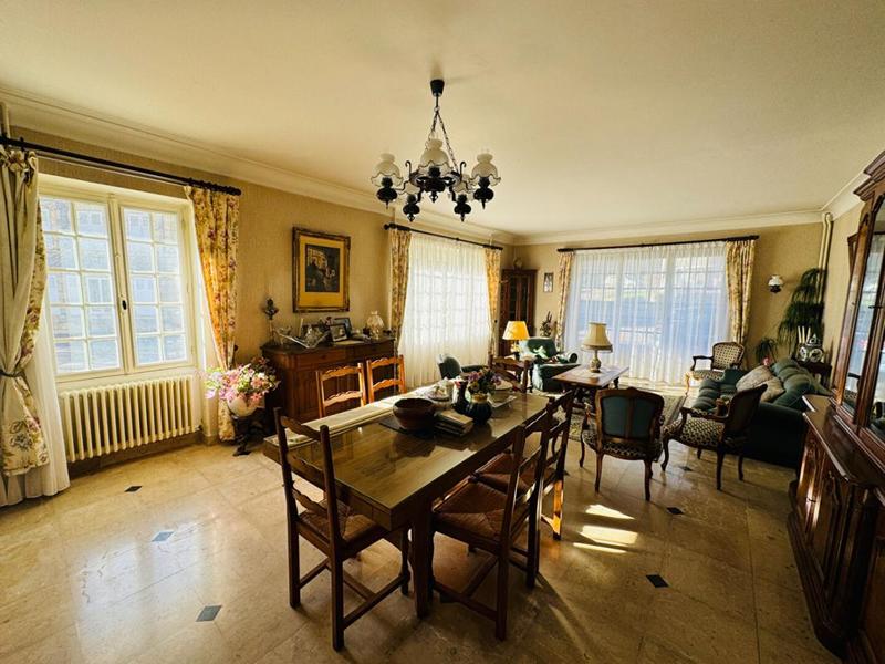 Maison - 264 m² - 9 pièces