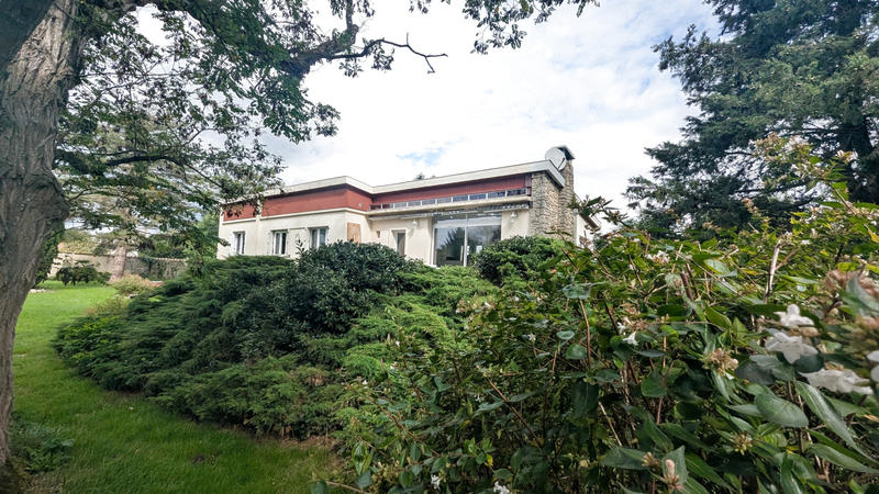 Maison - 202 m² - 8 pièces