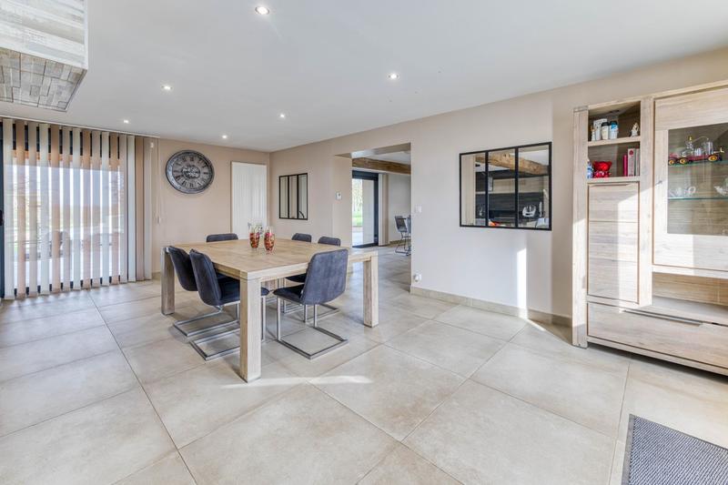 Maison - 290 m² - 9 pièces