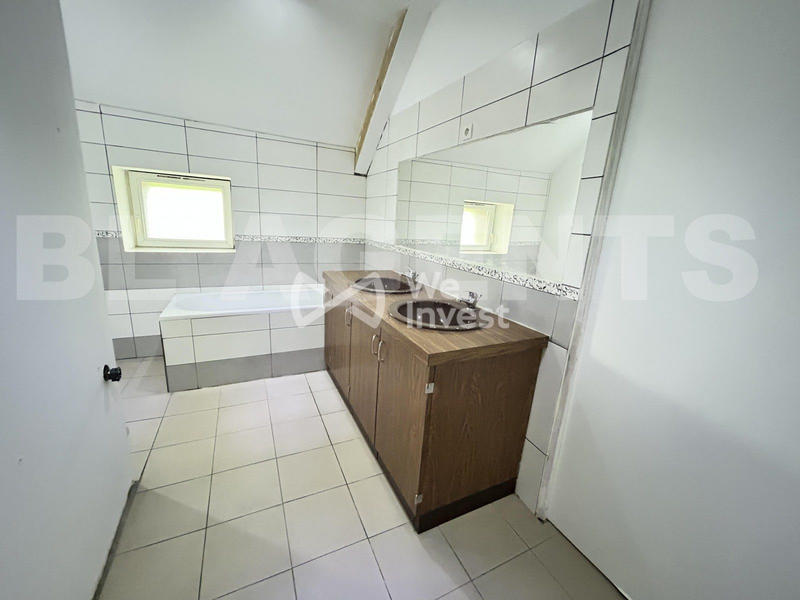 Maison - 250 m² - 8 pièces