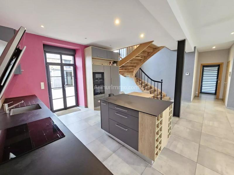 Maison - 225 m² - 9 pièces