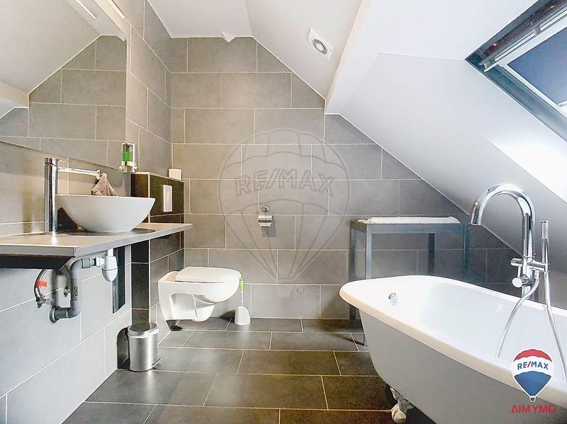 Maison - 240 m² - 9 pièces