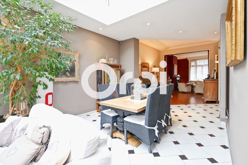 Maison de ville - 255 m² - 7 pièces