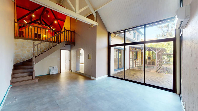 Maison - 228 m² - 9 pièces