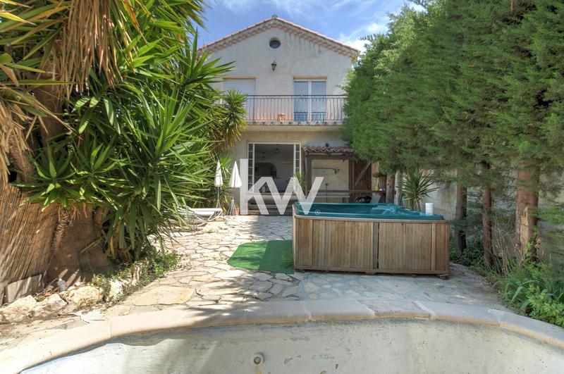 Maison traditionnelle - 217 m² - 9 pièces