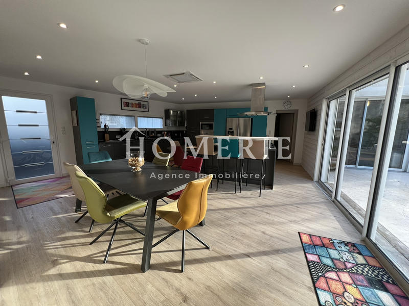 Maison - 232 m² - 7 pièces