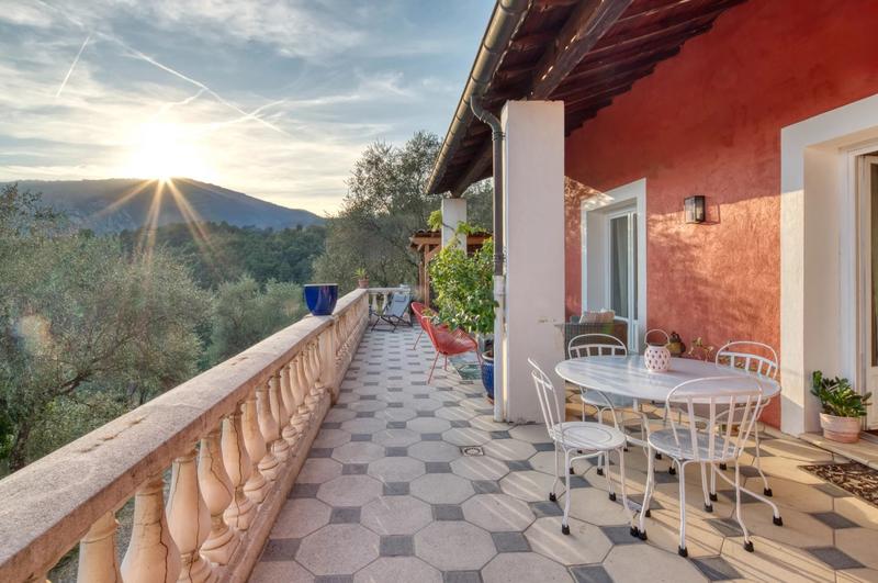 Villa - 235 m² - 6 pièces