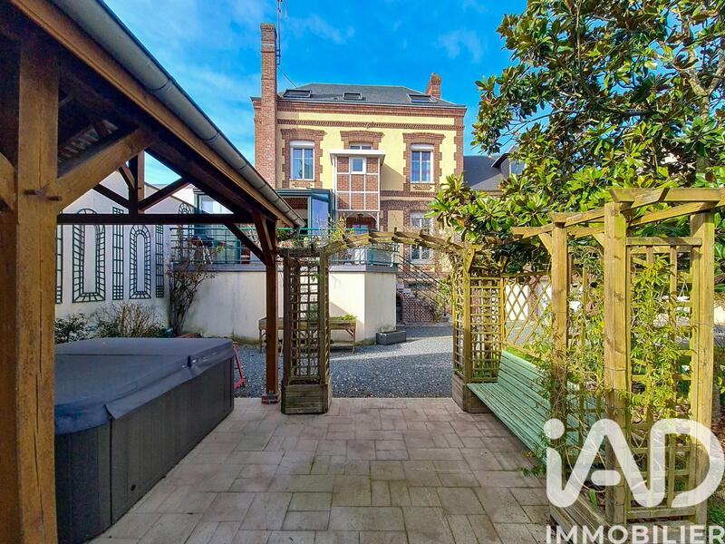 Maison - 206 m² - 8 pièces