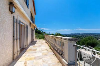 Villa - 181 m² - 7 pièces