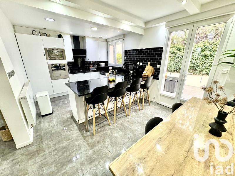 Maison - 137 m² - 8 pièces