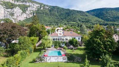 Maison - 450 m² - 7 pièces