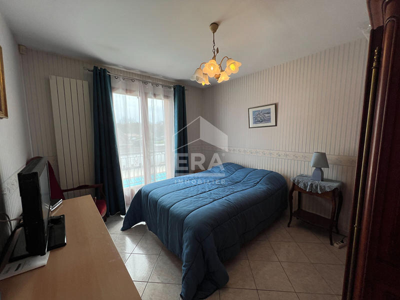 Maison - 235 m² - 8 pièces