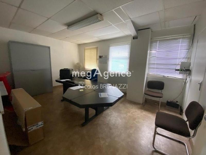 Local commercial - 2 112 m² - 8 pièces