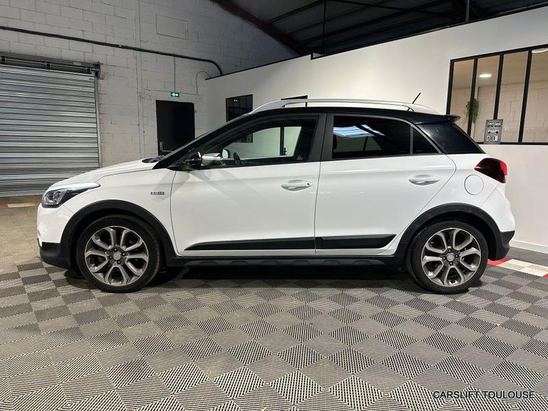 Hyundai i20 1.0 t-Gdi -Black Ride - 11 000 Kms Garantis Premiere Main