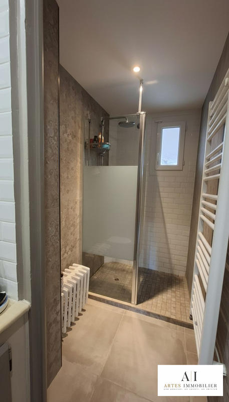 Maison traditionnelle - 180 m² - 6 pièces