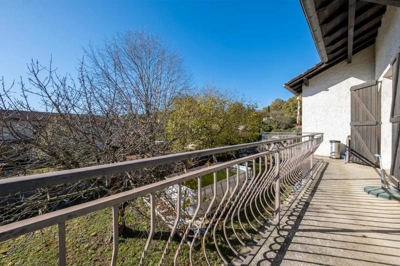 Maison - 250 m² - 11 pièces