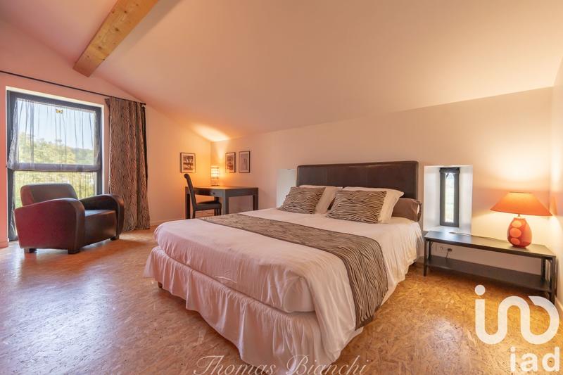 Maison - 230 m² - 6 pièces