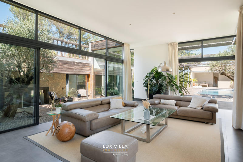 Villa - 295 m² - 10 pièces