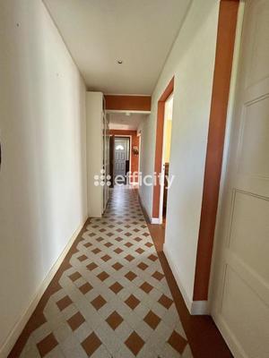 Maison - 198 m² - 8 pièces