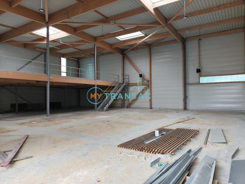 Local d'activité / Entrepôt - 718 m²