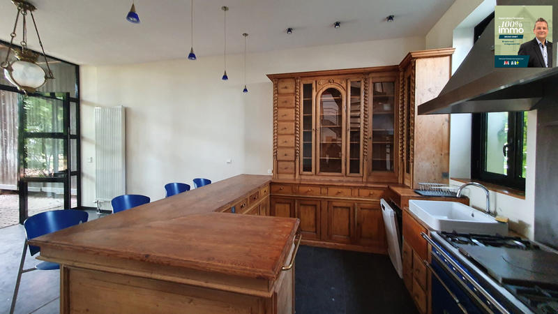 Maison - 256 m² - 8 pièces