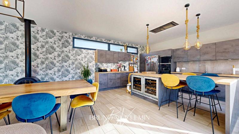 Villa - 219 m² - 7 pièces