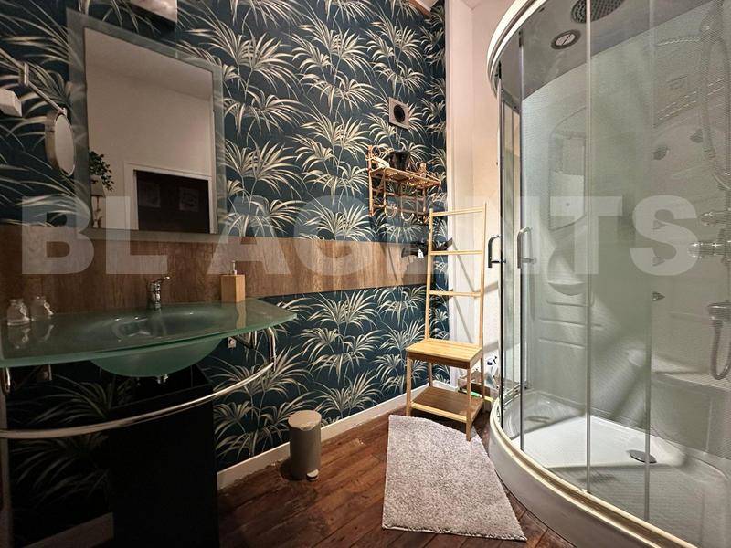 Maison - 247 m² - 10 pièces