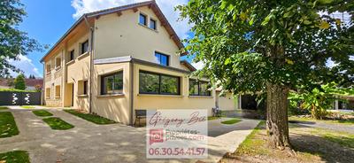 Maison - 270 m² - 9 pièces