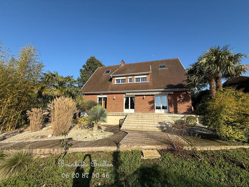 Maison - 220 m² - 12 pièces