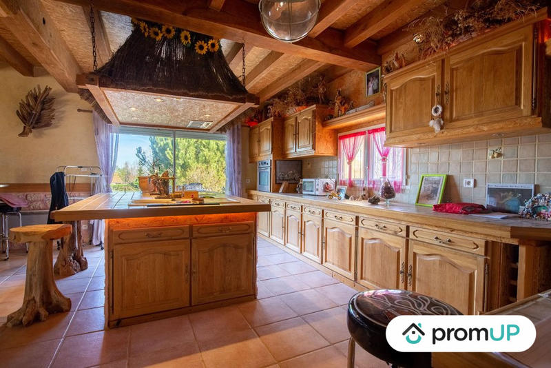 Maison - 400 m² - 12 pièces