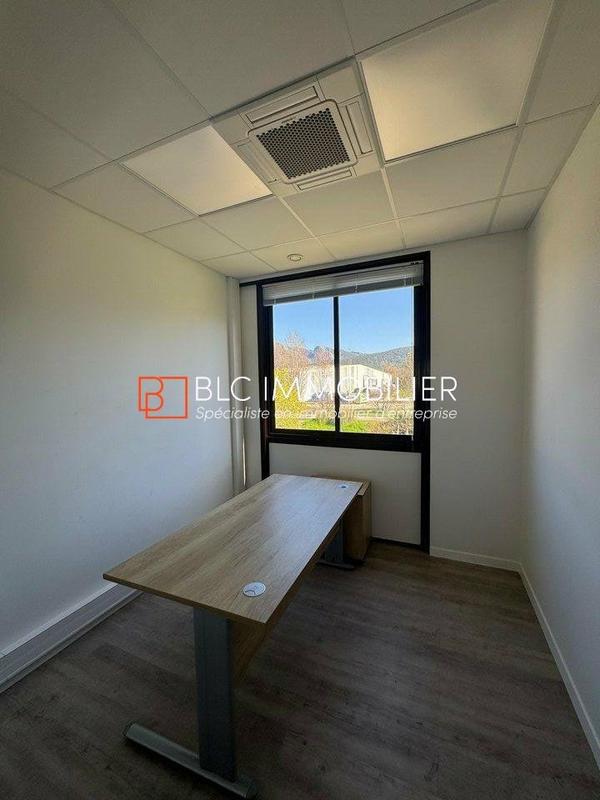Bureau - 642 m²