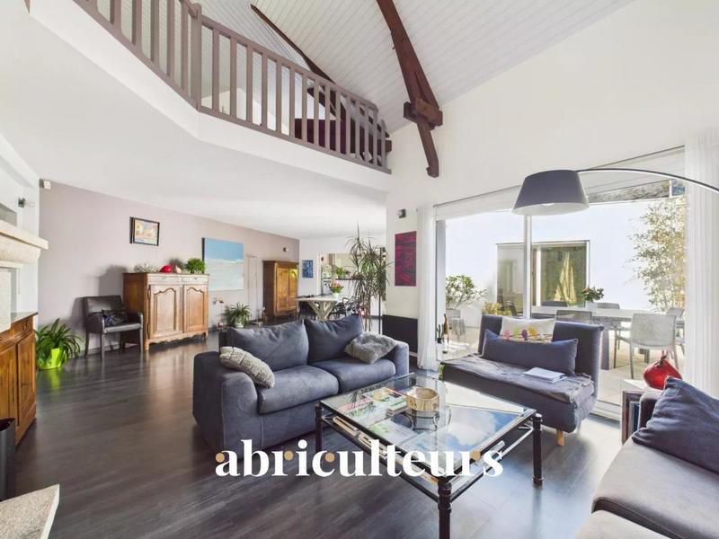 Maison - 258 m² - 7 pièces