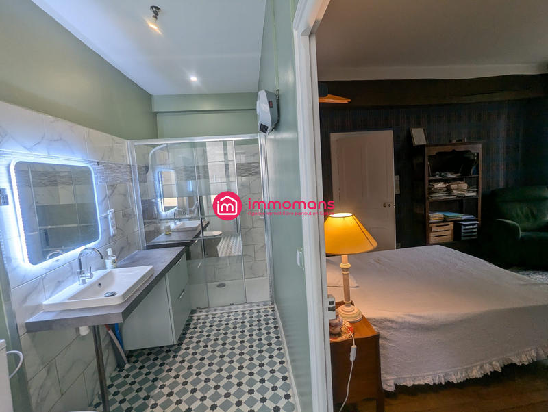 Maison - 203 m² - 9 pièces