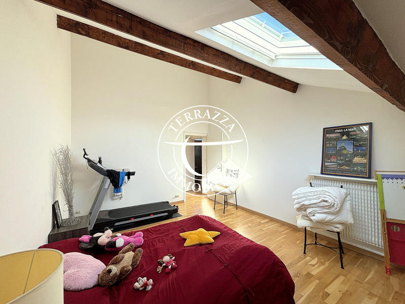 Duplex - 207 m² - 9 pièces