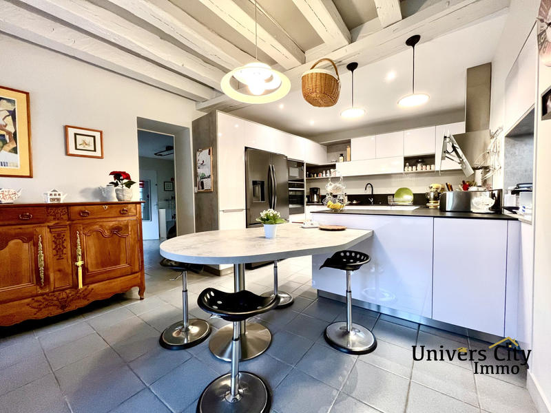 Maison ancienne - 227 m² - 8 pièces