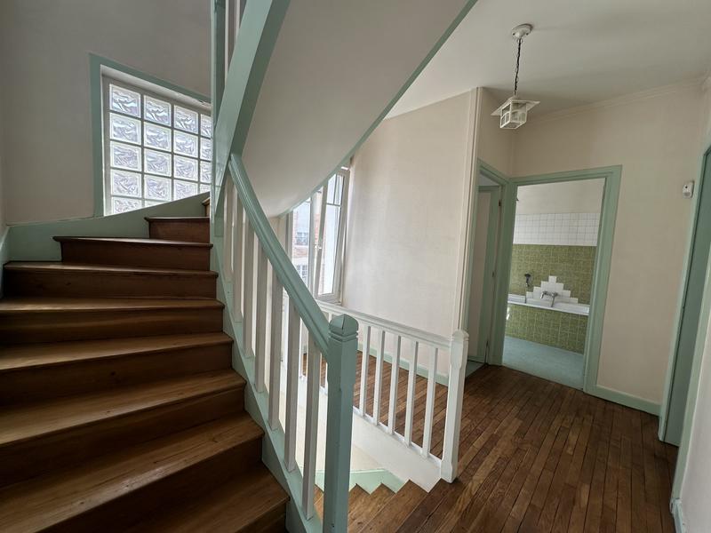 Maison - 200 m² - 8 pièces