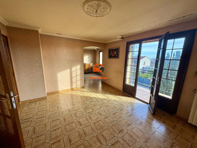 Maison - 214 m² - 7 pièces